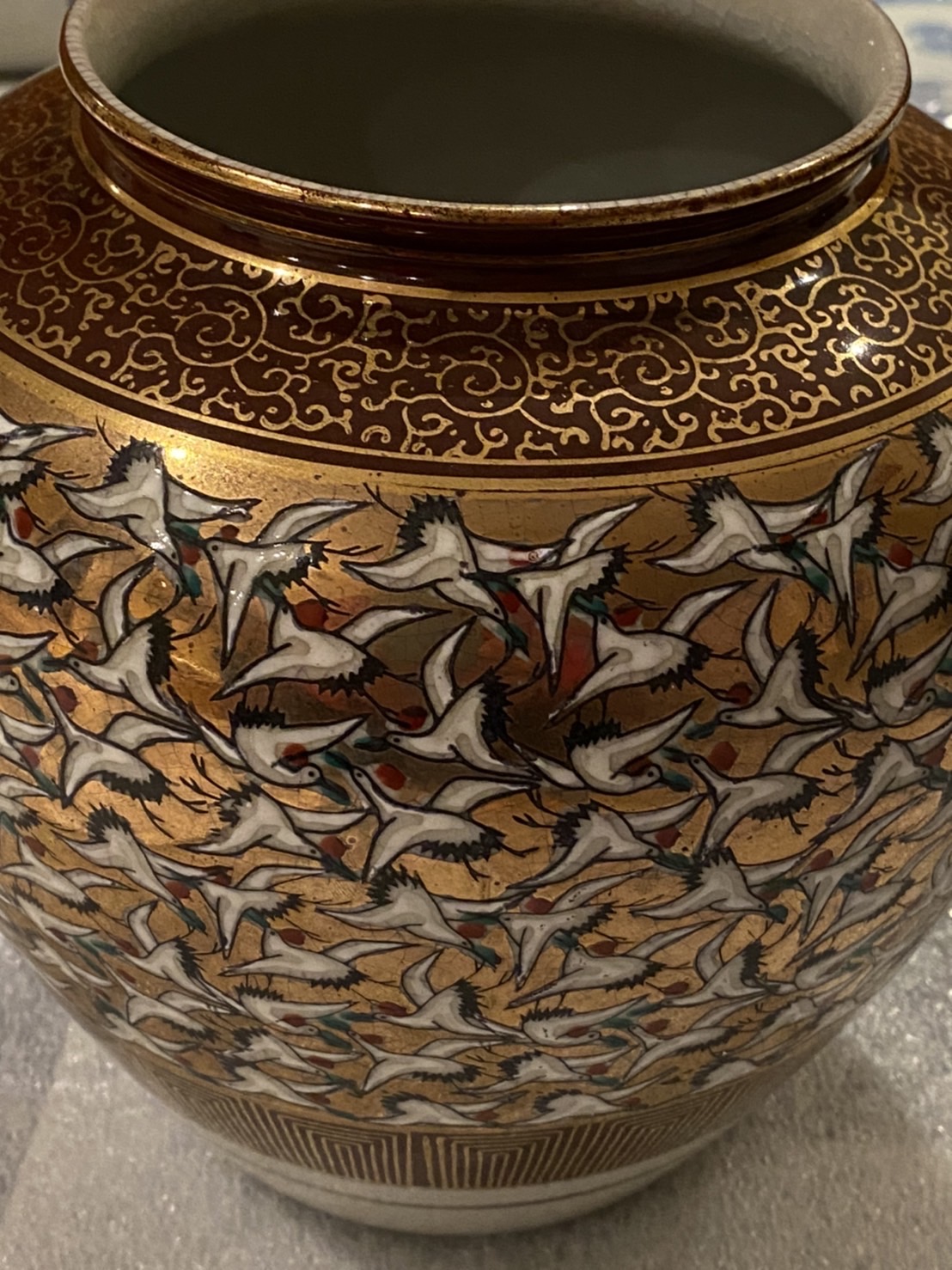 Kutani thousand crane vase