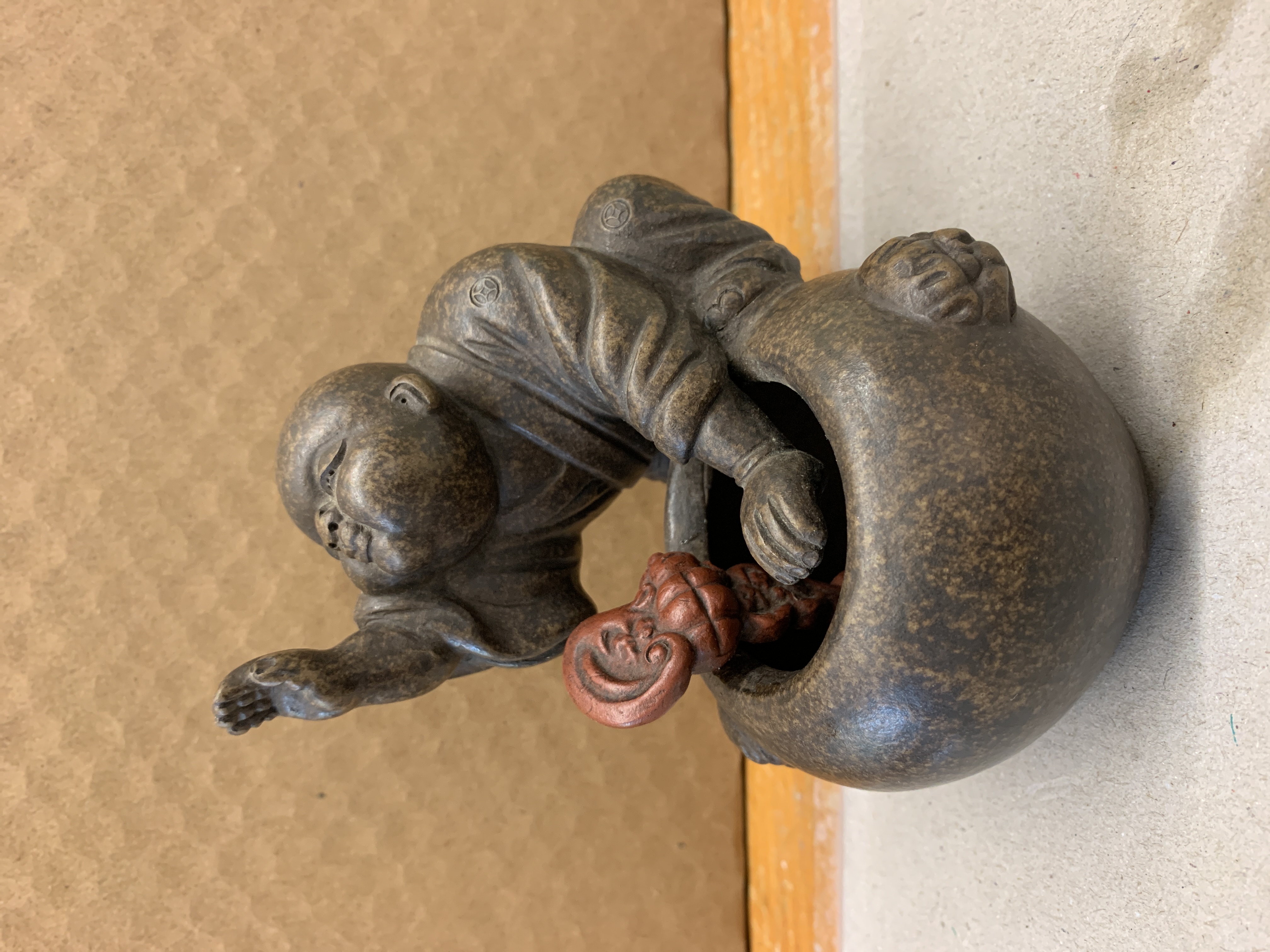 Quinn dynasty purple sand figure 